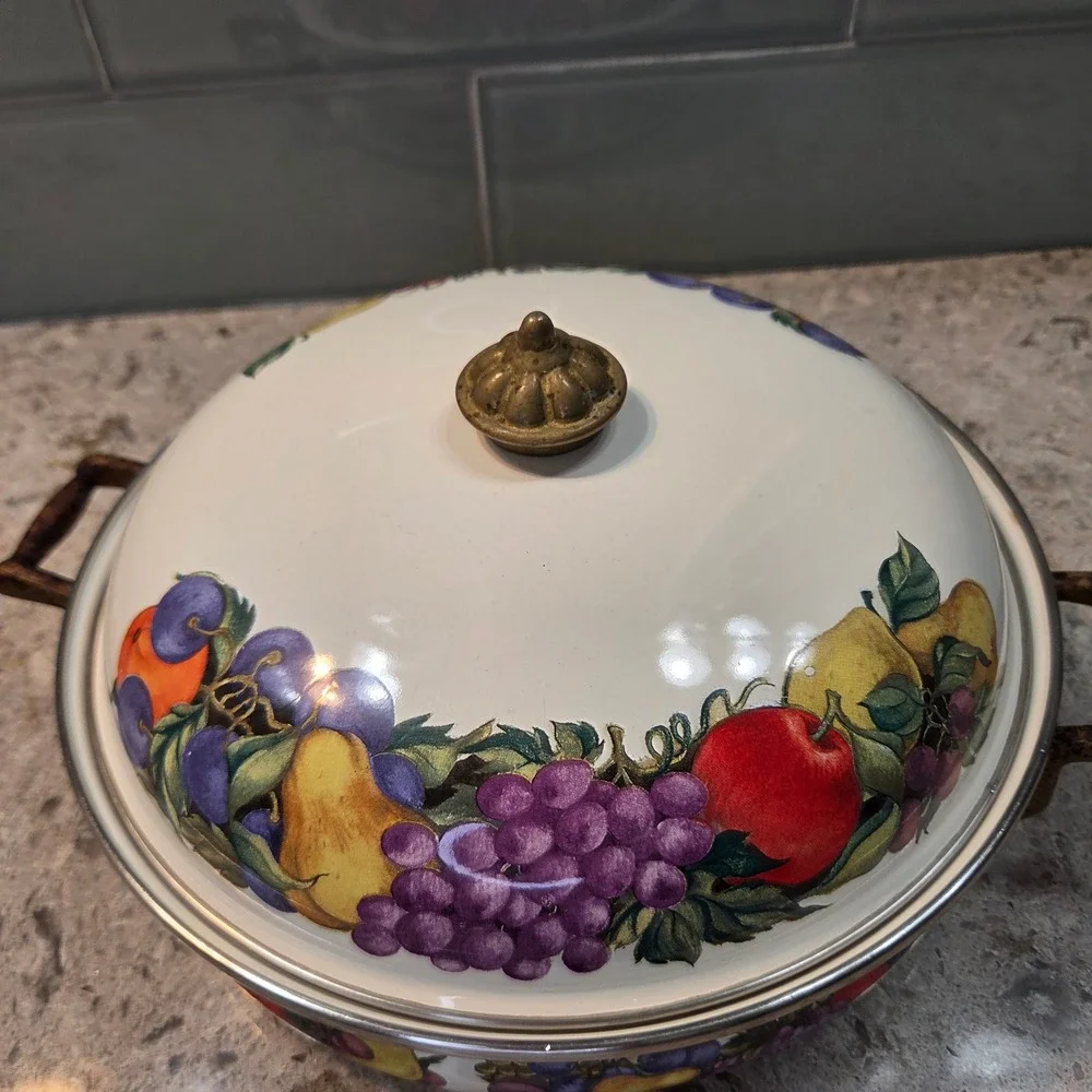 Vintage Cornucopia Enamelware Casserole Dish Lid Round Roaster Bronze Handles